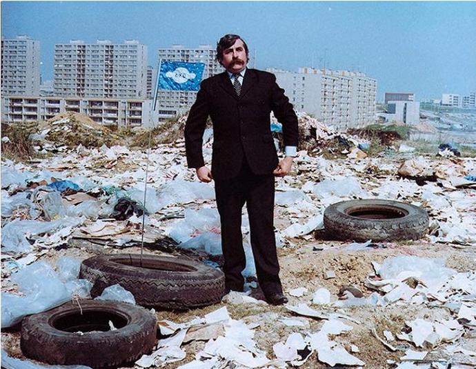 Ve filmu si zahrál i Karel Augusta. Ten měl pít se Satinským první ligu.