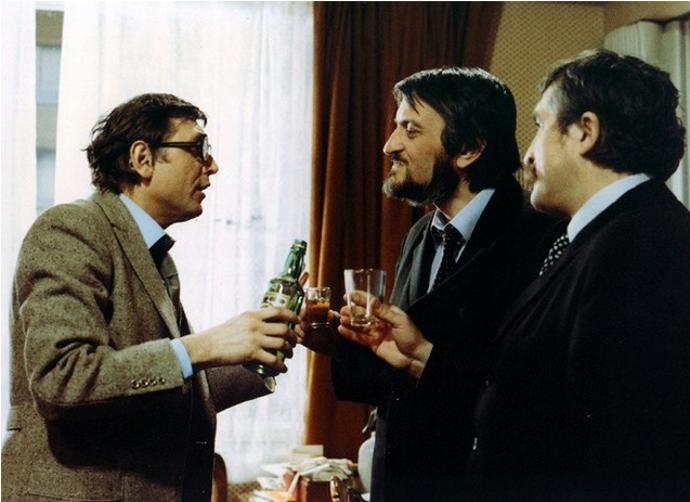 Jiří Menzel se během natáčení velmi sblížil s Milanem Lasicou a Júliusem Satinským. Pozval je k sobě domů, kde jim na videokazetách pouštěl filmy.