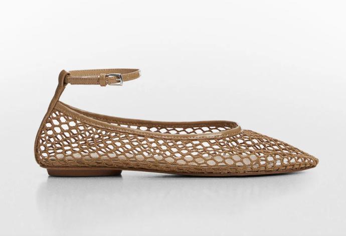 Nosí se ale i modely s páskem okolo kotníku. (Mango, 1 199 Kč)