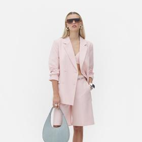 Pudrově růžová, nebo chcete-li, baby pink. To je odstín kterému propadla Rita Ora ve své nové kolekci pro Primark.