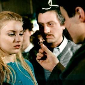 Eva Vejmělková v seriálu Chlapci a chlapi.