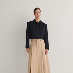 Rozšířit vrchní část těla, je základní radou pro postavu tvaru hrušky. Sukně, Reserved, 1 399 Kč