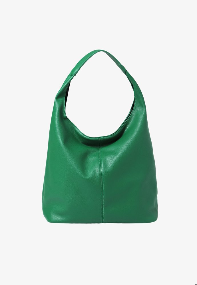 A týká se to i kabelek větších rozměrů, třeba opět trendy hobo bags. (Tatuum, 1 199 Kč)
