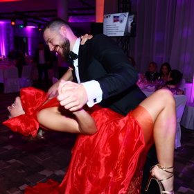 Barbora Mottlová to s partnerem rozjížděla na parketu.