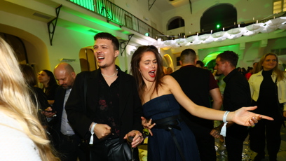 FOTO: Andrea Bezděková si užívá, zatímco její přítel Sebastian bojuje o titul Survivora.