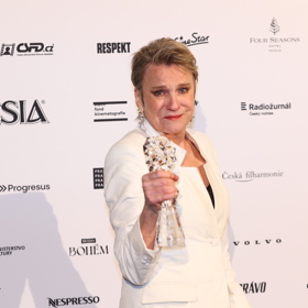 Simona Peková s křišťálovou soškou Českého lva.