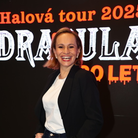 Monika zazáří v roli Lorraine.