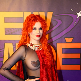 Bradavky Žofii zakrývala jen srdíčka.