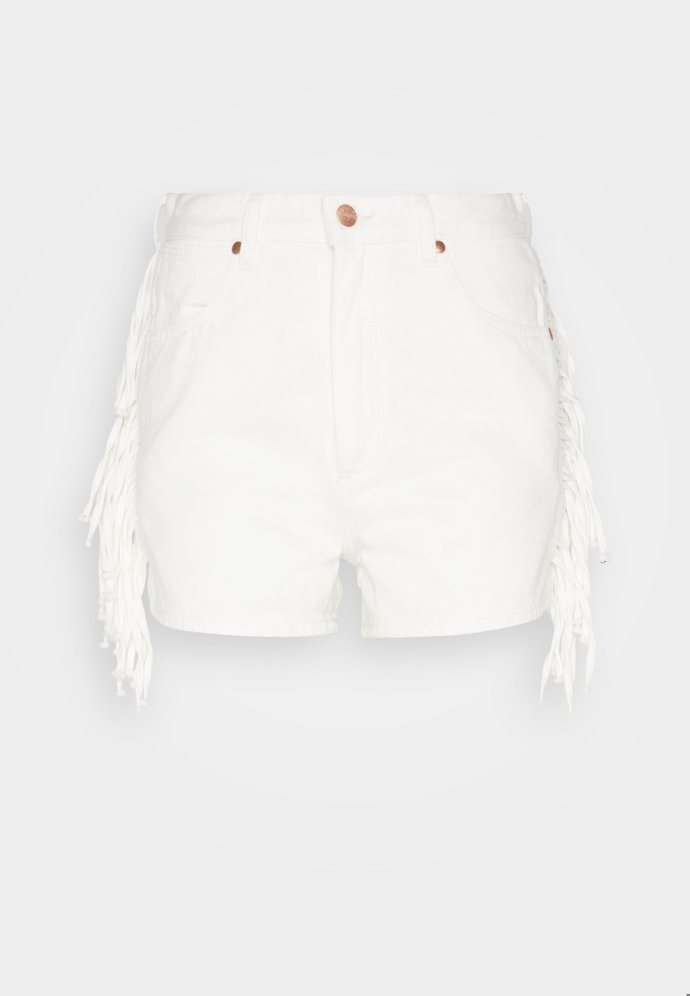 Třásně, Další z country poznávacích znamení. Na šortkách Wrangler za 1 290 Kč působí velmi decentně.