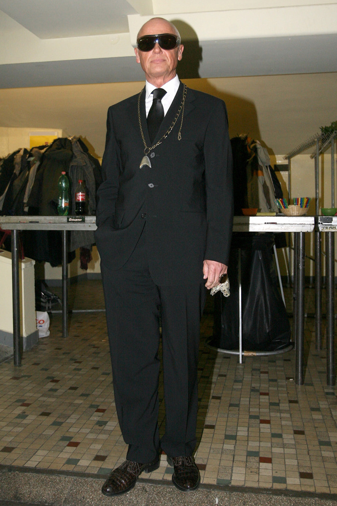 Šarmantní elegán. I tuto roli zvládá Jiří Korn dlouho po sedmdesátce na jedničku.