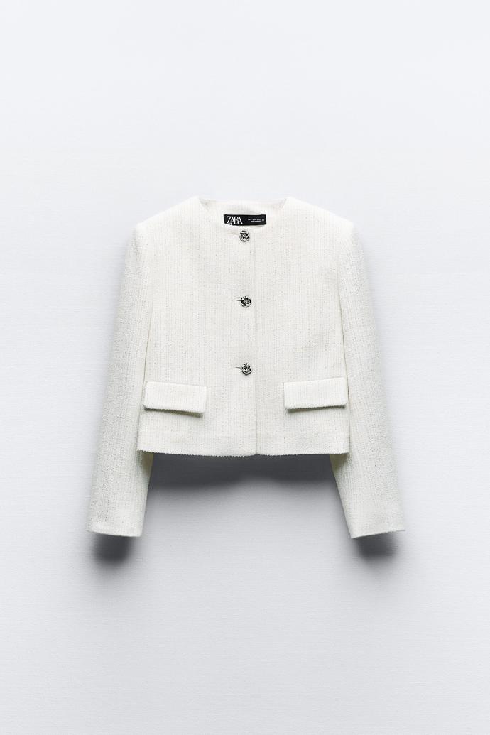 Do šatníku zařaďte minimálně jeden elegantní kabátek bez fazony. (Zara, 1 399 Kč)