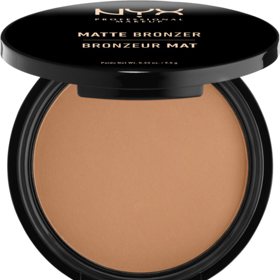 Matný bronzer v tuhém provedení, Nyx, 250 Kč.