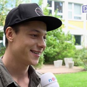 Šimon Obdržálek si v seriálu Pan profesor připomněl svá školní léta.