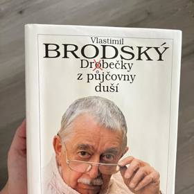 Herec Vlastimil Brodský sepsal své paměti v knize Drobečky z půjčovny duší. 