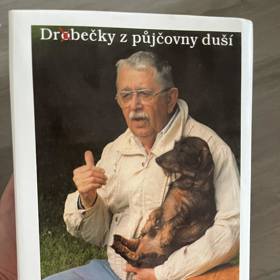 Herec Vlastimil Brodský se svým jezevčíkem Hugem.