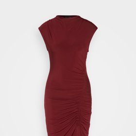 Přiléhavé, ale pohodlné šaty v šatníku užijete na mnoho způsobů. (Anna Field, 1 400 Kč)