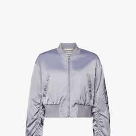 Sejný model můžete mít také ve velmi trendy levandulovém odstínu. (Esprit, 3 399 Kč)