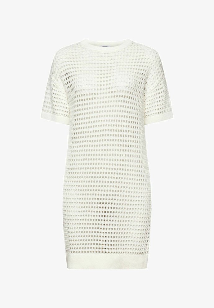 Jednoduché ažurové šaty najdete v nabídce značky Esprit hned ve dvou základních barvách. (Esprit, 1 890 Kč)