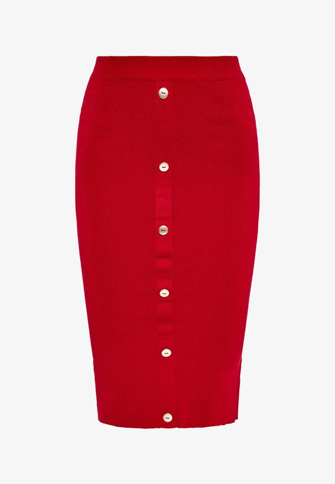 Knoflíkové prvky sluší úpletovým variantám sukně na tělo. (Faina, 1 890 Kč)