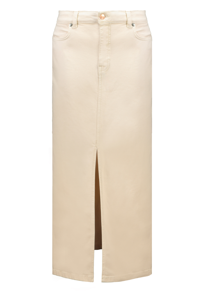 A stejně neodolatelná je i ve světlém provedení a délce midi. (F&F, 649 Kč)