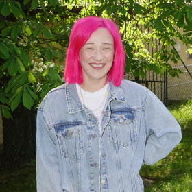 Tereza Mašková oživila svou ikonickou růžovou barvou vlasů střižených do trendy mikáda čerstvým přelivem.