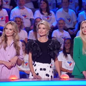 Tým missek proti misskám.