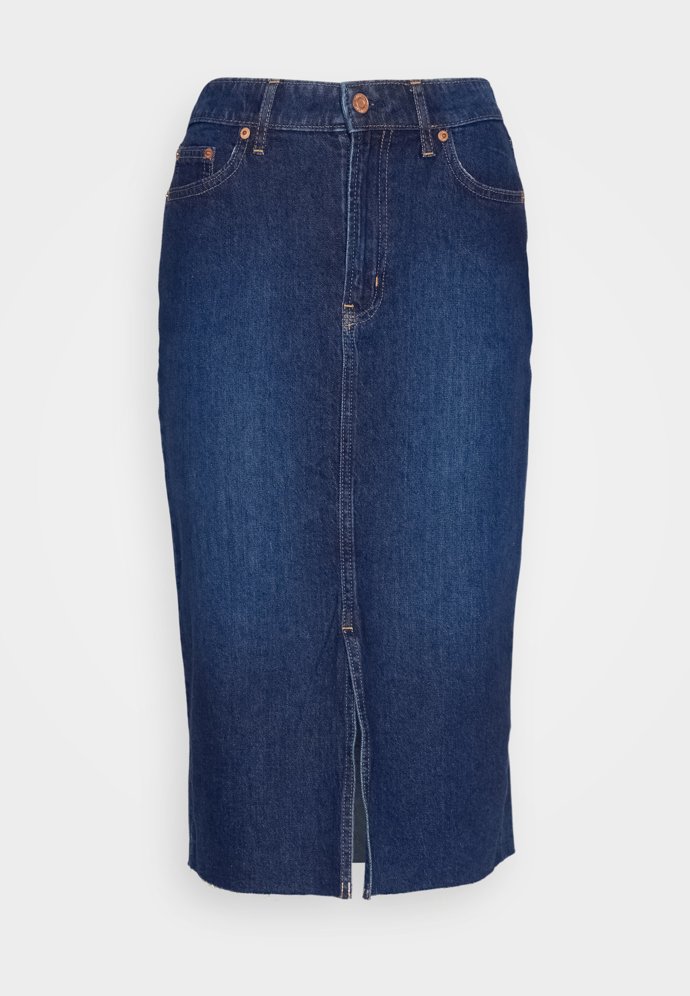 Pouzdrovou sukni v džínovém provedení si zamillujete. (GAP, 1 290 Kč)