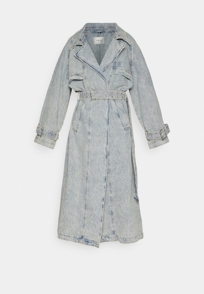 Vybírat můžete i z modelů v jiné než modré barvě. A klidně i se vzory.(Gestuz 7 190 Kč)