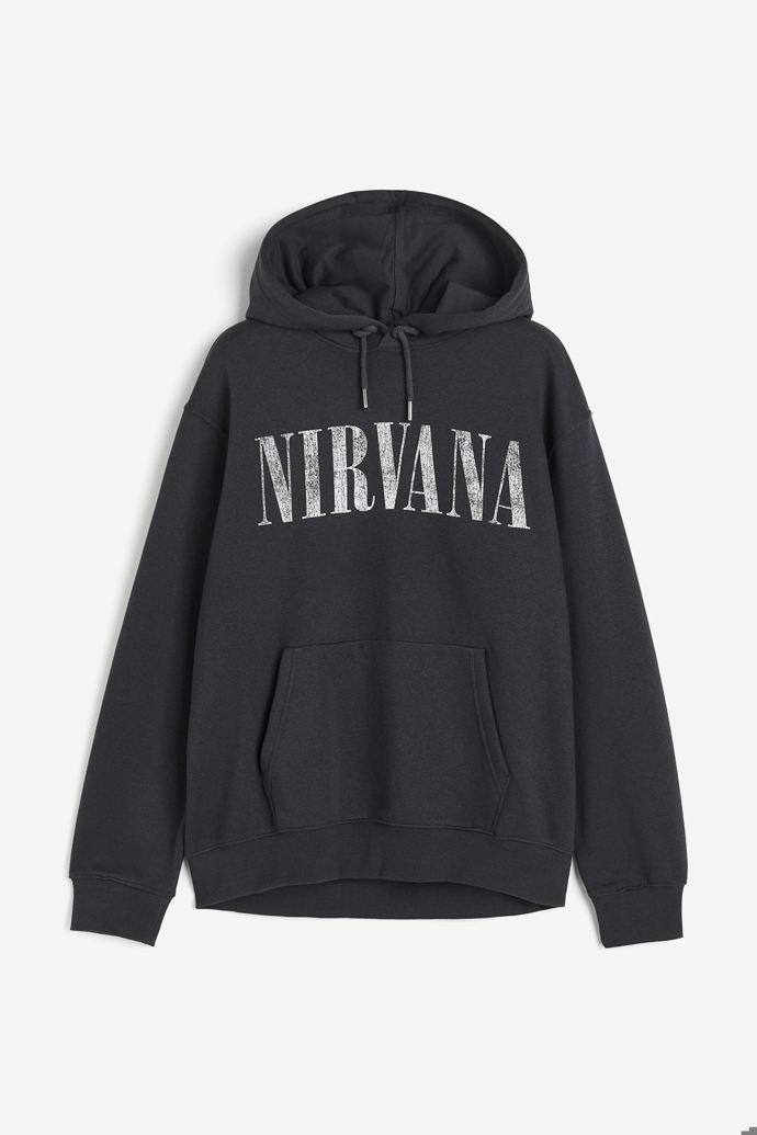 Mikina s kapucí je základem původního i současného grunge stylu. (H&M, 799 Kč)
