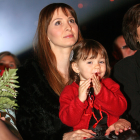 Charlotte Ella Gottová vyrostla mezi fotografy na společenských akcích. 