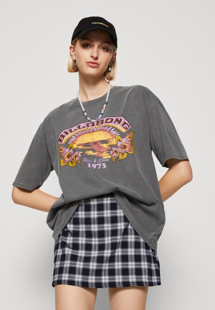 Trendy skorts miluje generace Z. (Hollister&Co, 699 Kč)