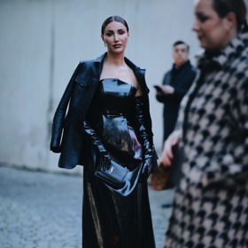 Streetstyle z jarní edice pražského týdne módy Mercedes-Benz Prague Fashion Week 2024.