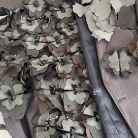 Z nastříhaných kousků vytváří modely, které se dle jejích slov budou lehce vymykat kontrole. 