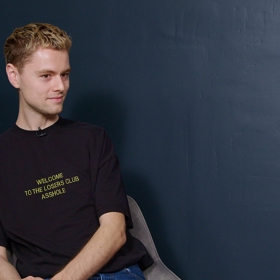 Módní návrhář Jan Černý promluvil o tom, kam se dnes ubírá svět módy.