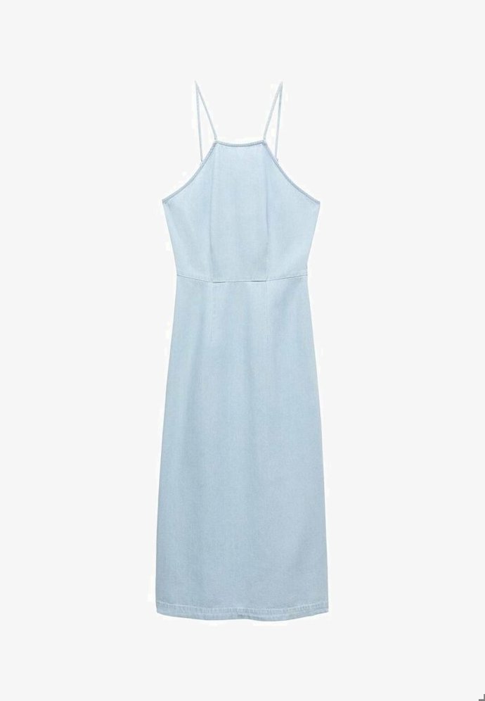 Naopak velmi decentní světlý tón skvěle padne především blondýnkám. (Mango, 899 Kč)