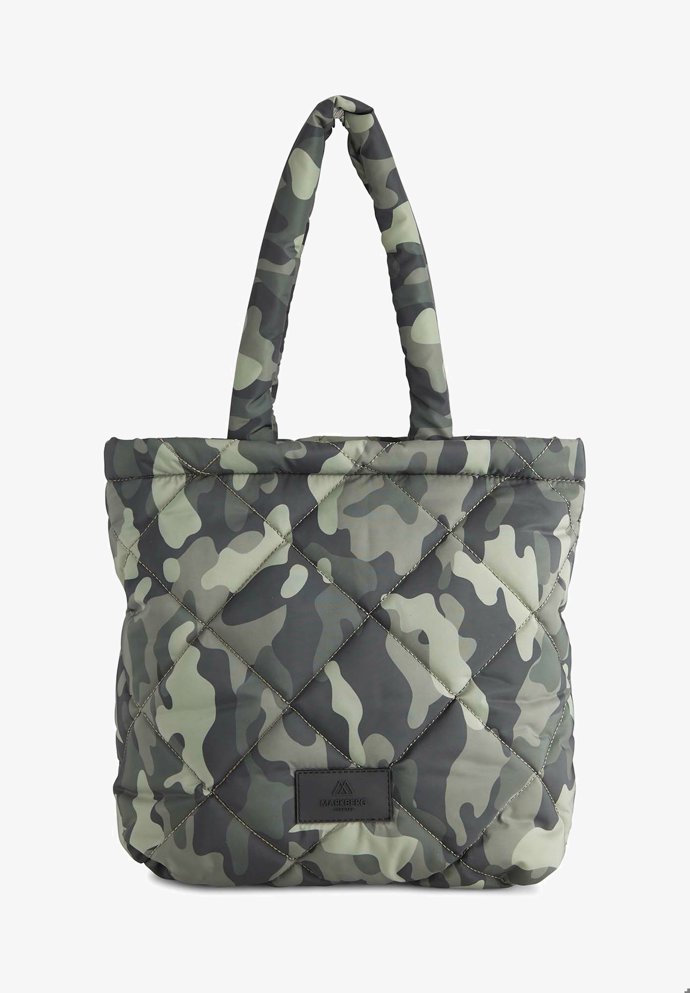 Taška větších rozměrů se vzory, Markberg, 3 900 Kč.