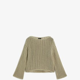 Volný pulover s rozšířenými rukávy můžete kombinovat s dalšími topy, nosit přes šaty nebo na "holé" tělo k šortkám či mini. (Mango, 899 Kč)