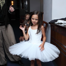 Charlotte Ella Gottová na kostýmové zkoušce k muzikálu.