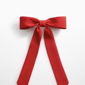 Červená saténová mašle k připnutí do culíku, Mango, 299 Kč.