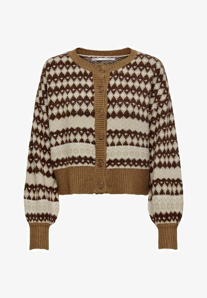 Pro dokonalý efekt budete potřebovat i propínací svetr zv. kardigan. Vrstvěte jej, jak je libo. (Only, 1 099 Kč)