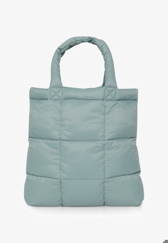 Stejné kategorie je i vyšší taška značky Part Two za 1 399 Kč.