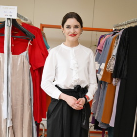 Sarah Haváčová hraje Lindu Gruberovou ve Zlaté labuti. 