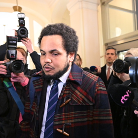 Dominik Feri u soudu.