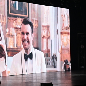 Leoš Mareš ukázal fanouškům dojemné záběry ze svatby s Monikou. 