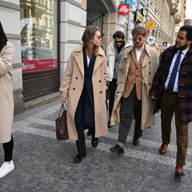 Přátelé přišli Dominika Feriho podpořit. 