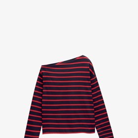 Ikonickým prvkem stylu grunge jsou proužky. V novém pojetí tohoto stylu kuste zaimprovizovat s ženskými prvky, třeba asymetrií. (Pull&Bear, 499 Kč)