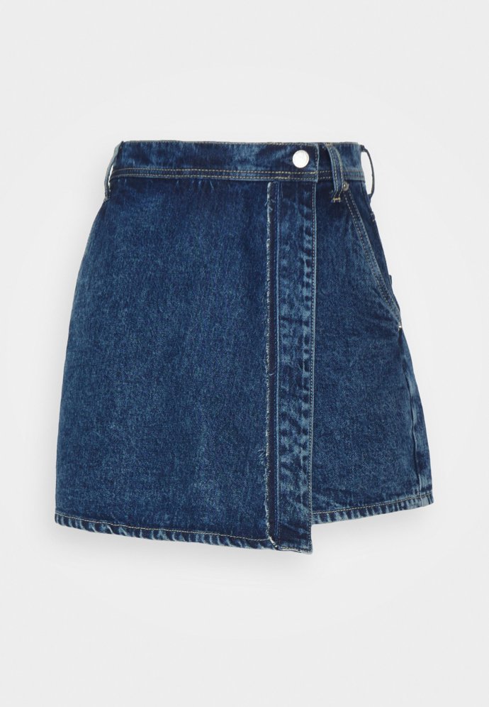 Denimová varianta s delším překladem v elegantním odstínu indigo. (Pepe Jeans, 1 990 Kč)