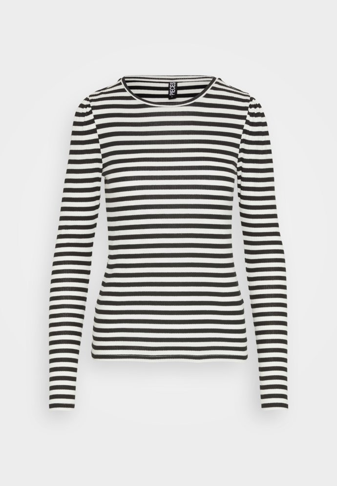 Klasické proužkované tričko ale určitě nezatracujte. (Pieces, 599 Kč)
