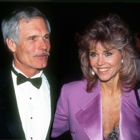 Mediální magnát Ted Turner měl odjakživa pro Jane velkou slabost, a jak se dověděl, že je single, hned ji začal ve velkém balit.