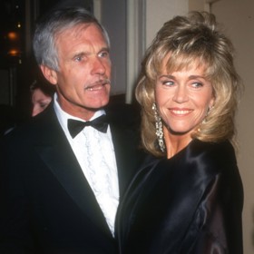 Ted Turner a Jane Fonda spolu začali randit v roce 1990 a už o rok později se konala svatba.